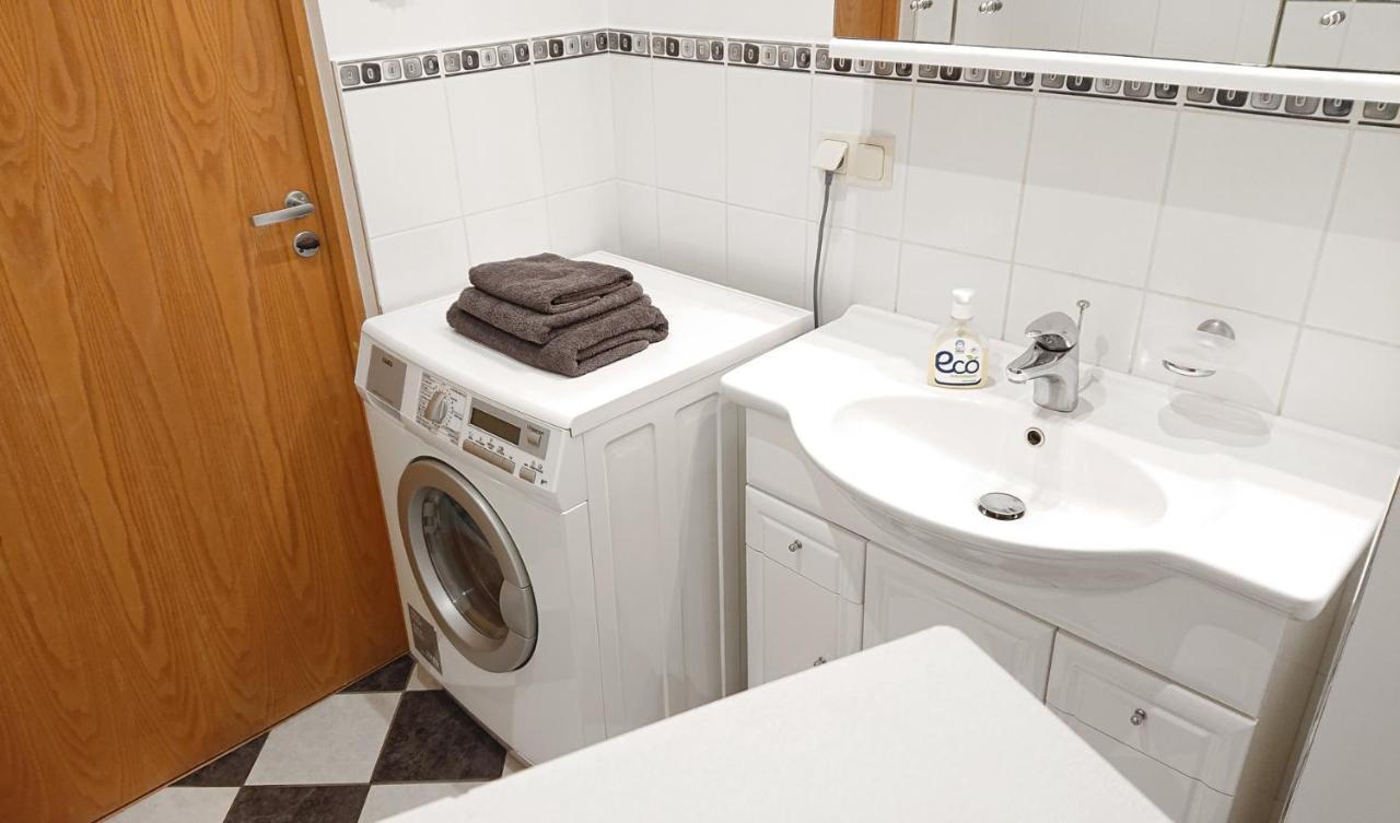 Riga City Center Quiet Apartment With Free Private Parking Exterior foto