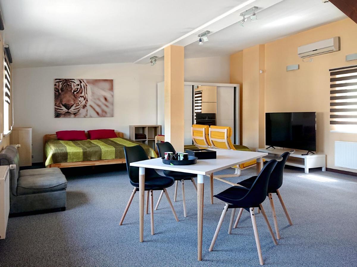 Riga City Center Quiet Apartment With Free Private Parking Exterior foto