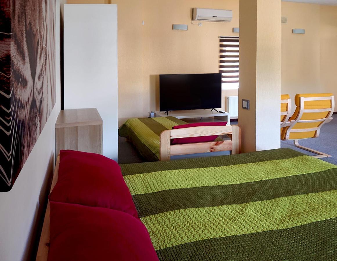 Riga City Center Quiet Apartment With Free Private Parking Exterior foto